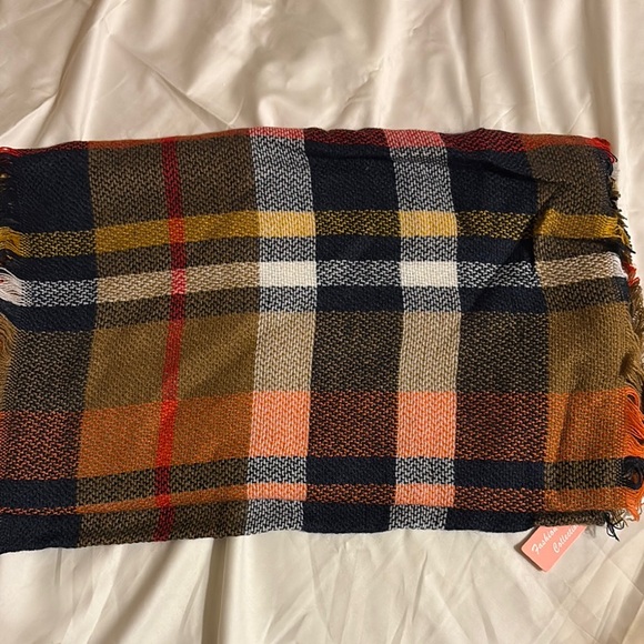 NWT Plaid Scarf with Fringe - Picture 1 of 4